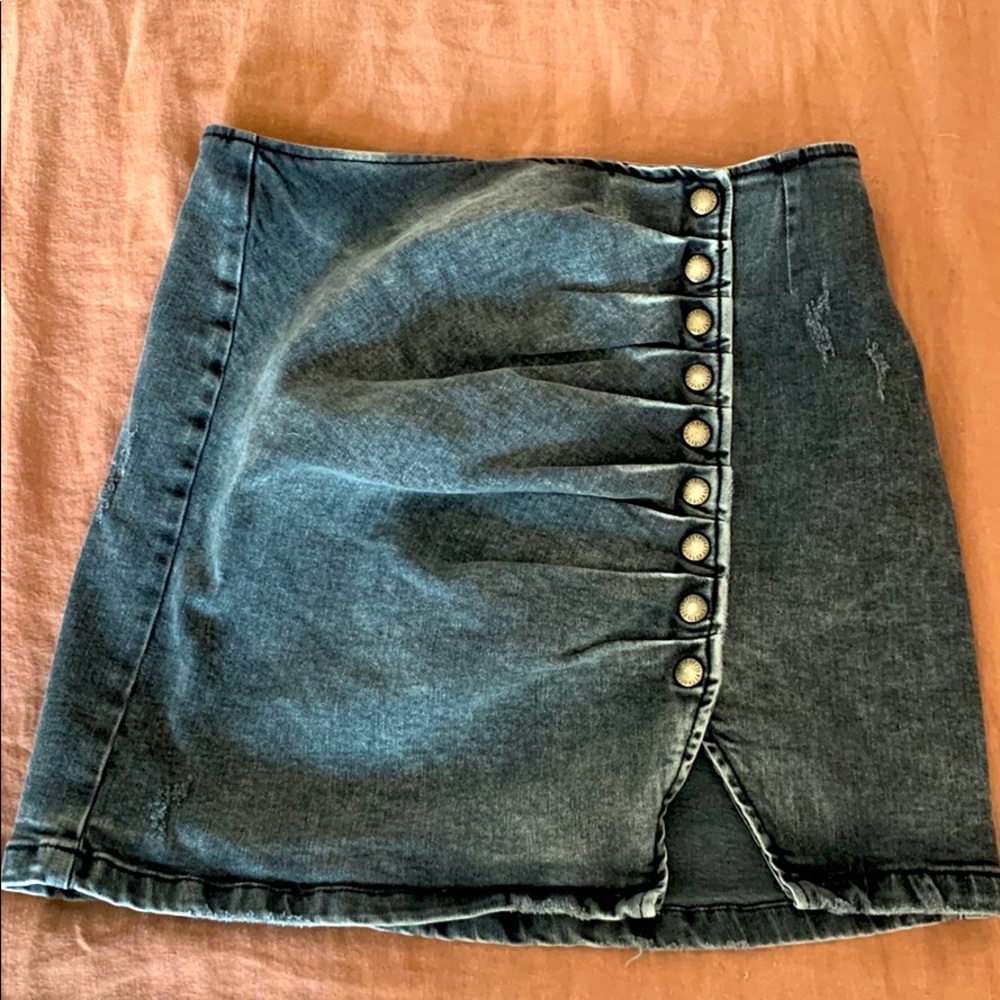Retrofete black jean skirt with snap buttons